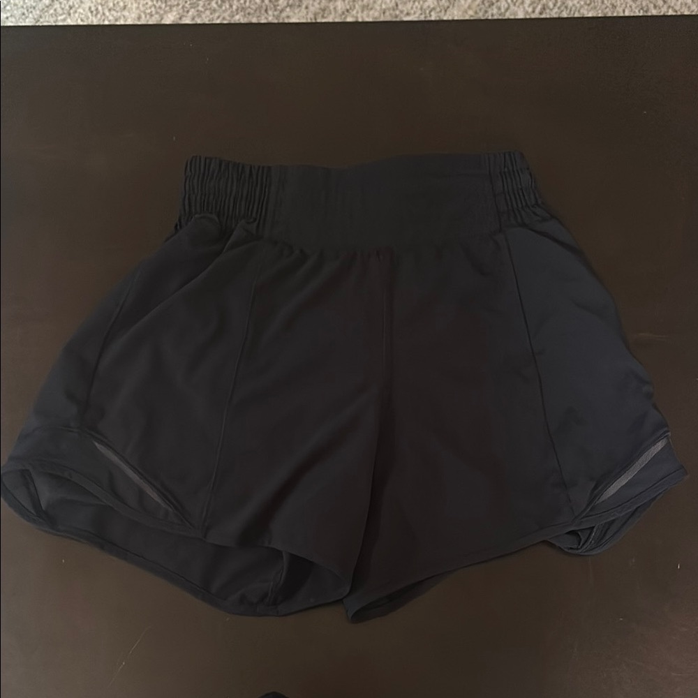 Lululemon Black Hotty Hot Shorts Size 2, 4in